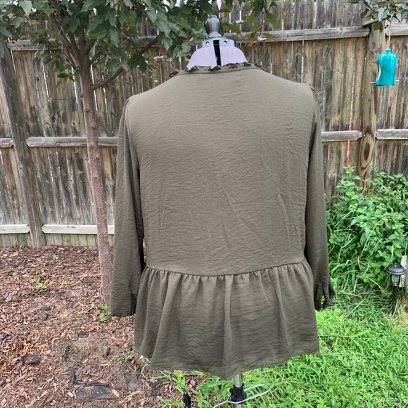 Super Cute Peplum Top by LOFT PLUS - 18W - Picture 4 of 5